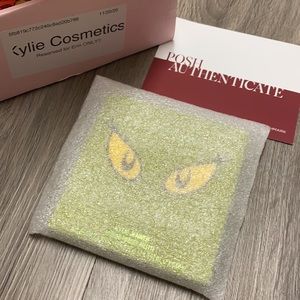 🎉HP🎉KYLIExGRINCH Eyeshadow Palette•NIP/Authentic